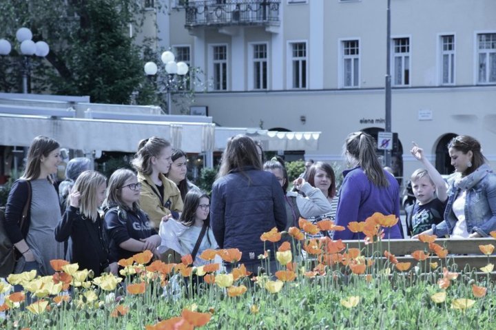 Begrüßung der Grundschülerinnen im Musikraum unserer Schule